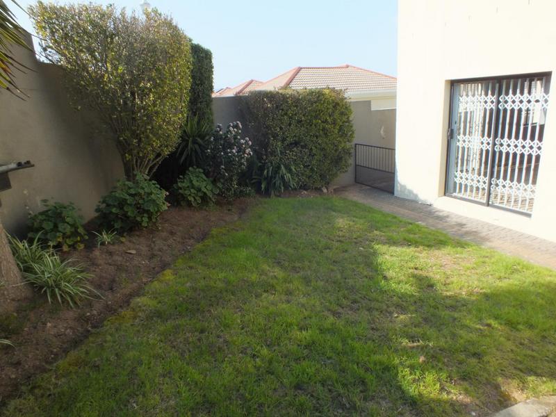 To Let 4 Bedroom Property for Rent in Van Riebeeckshof Western Cape